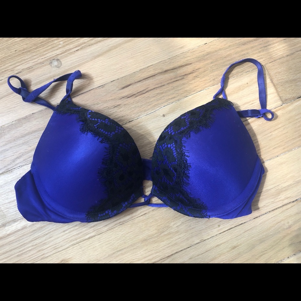 Victoria’s Secret Plunge Bombshell Bra size 32A